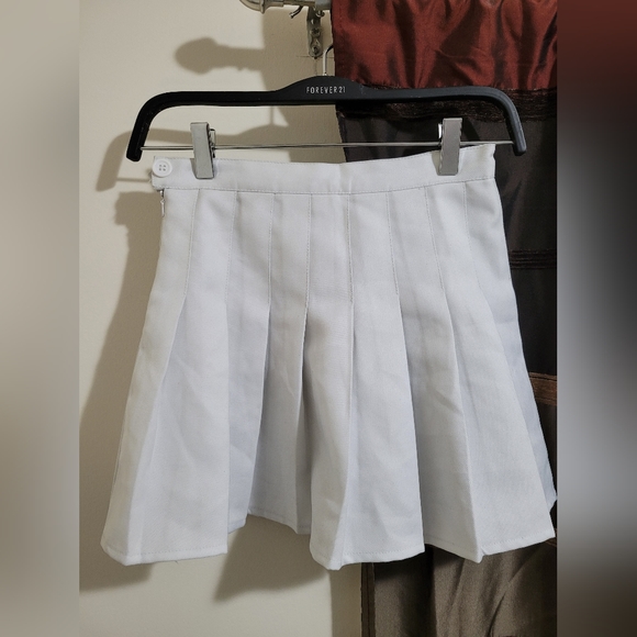 (Used) Fanoy White Pleated Skort XS - Picture 1 of 1